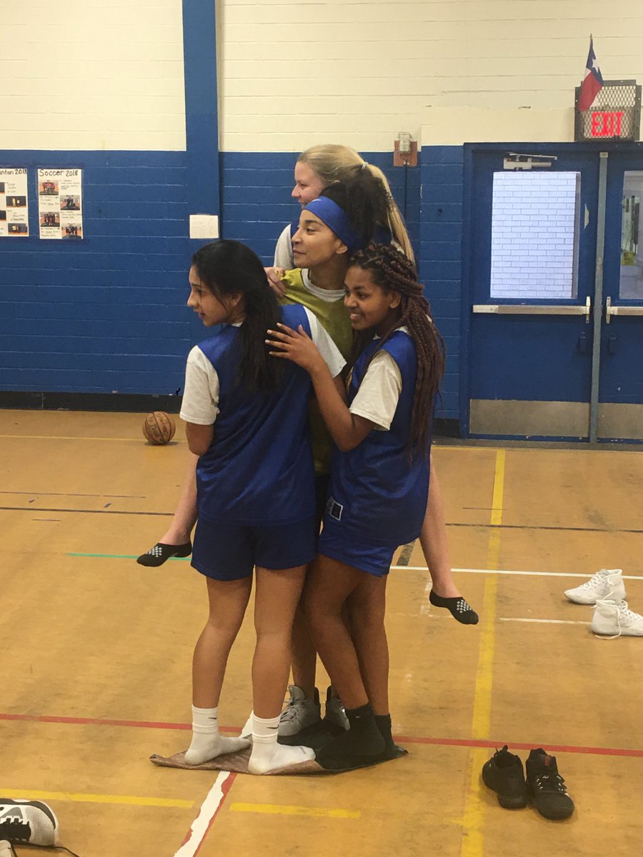 CoachLibertyDa1's tweet photo. Every week we have a student-led team time. This activity just shows you how close our girls are. #Teamworkmakesthedreamwork #practicetimeisfun
#ladyspikesbasketball #everyonegetsinvolved
#hpmsbest #kisdbest
#loveit #talkedaboutattitude https://t.co/oIQlM4kLpO