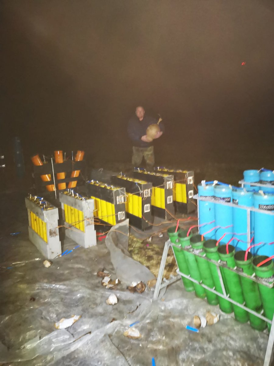 PyrotechnicsOf's tweet image. Silvester 19/20 bissl gespielt. 😏