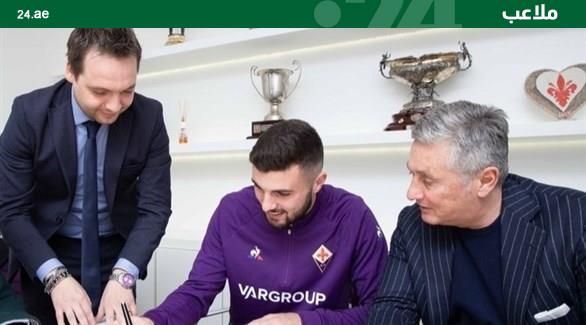 20foursport's tweet photo. #وولفرهامبتون يعلن انتقال مهاجمه كوتروني إلى #فيورنتينا
#WOLBLA #PL2
#ForzaViola 💜 #Fiorentina
#WelcomeCutrone
https://t.co/aWof7QE4xS https://t.co/aMVZ5N12su
