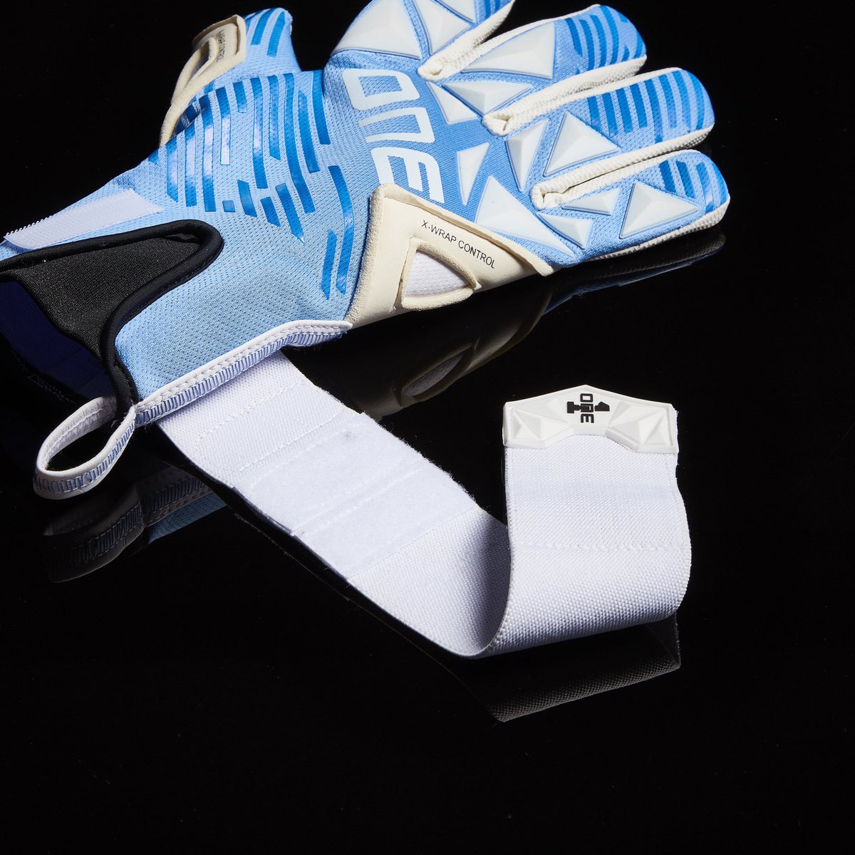 New year. New glove. You know your brands’ got you you covered 👊.

The #SLYR Lite Azure drops TOMORROW. Packed with 4mm of Cyclone wet weather latex, Speed Sleeve™ entry system and oh so much more. 

And to kick off 2020 we’re giving away a pair for free, simply RT to enter.