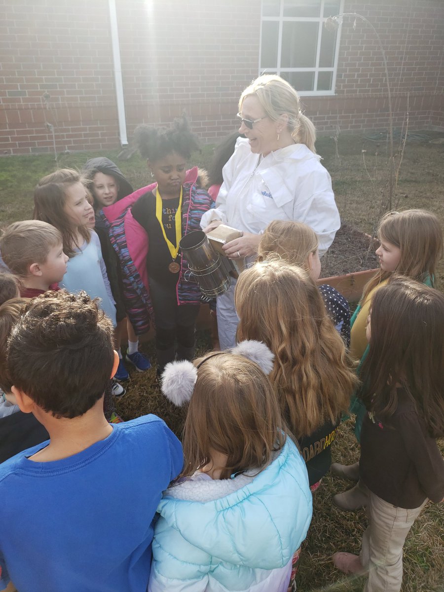 mrsmcgurn's tweet photo. My kiddos LOVED learning about bees today! Thank you @PamHall2inspire for coming to visit us and showing us the awesome bee suit! 🐝
#hornetpride #mcgurnsmcnuggets #rm42 #WEShornetsgoWILD #firstgrade #beekind https://t.co/cSP7lSeaDH