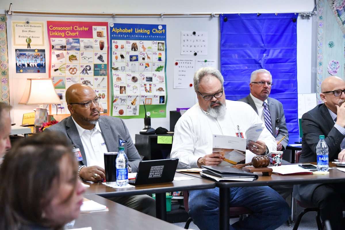 LubbockISD's tweet photo. Our Board of Trustees and administrators met yesterday morning at @WhitesideElem to discuss goals, review policies, and maintain accountability to the mission of every child, every day.

#BoardAppreciationMonth #WeAreLubbockISD https://t.co/xDbOBGD7jV