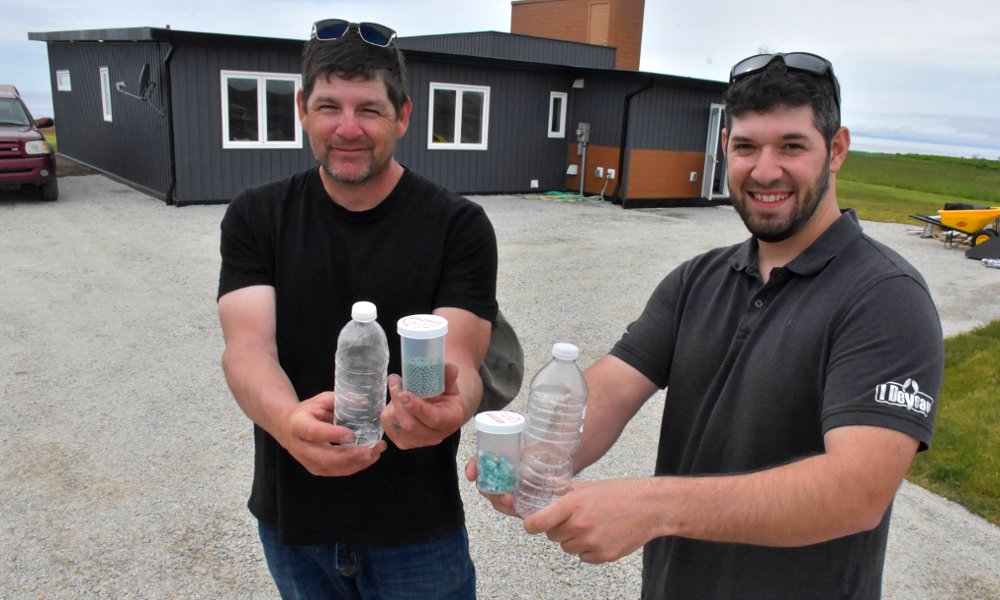 🌊 Faire une pierre deux coups en transformant les ordures qui polluent nos côtes canadiennes en une maison durable et anti-cyclone; un modèle à reproduire! ♻️🏘 ift.tt/2sWI3er