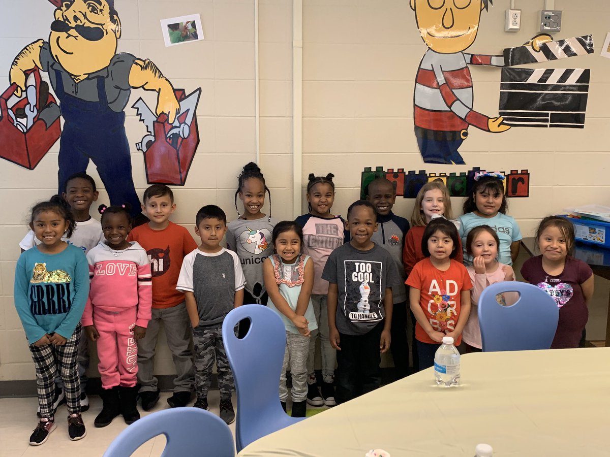 CyntMillerHuff's tweet photo. Congratulations to our students at University Place for making Perfect Attendance during the 2nd Nine Weeks!!! @TCSBoardofEd @UPES_Leads #TCSlearns @nakelya https://t.co/FLZulXuEvo