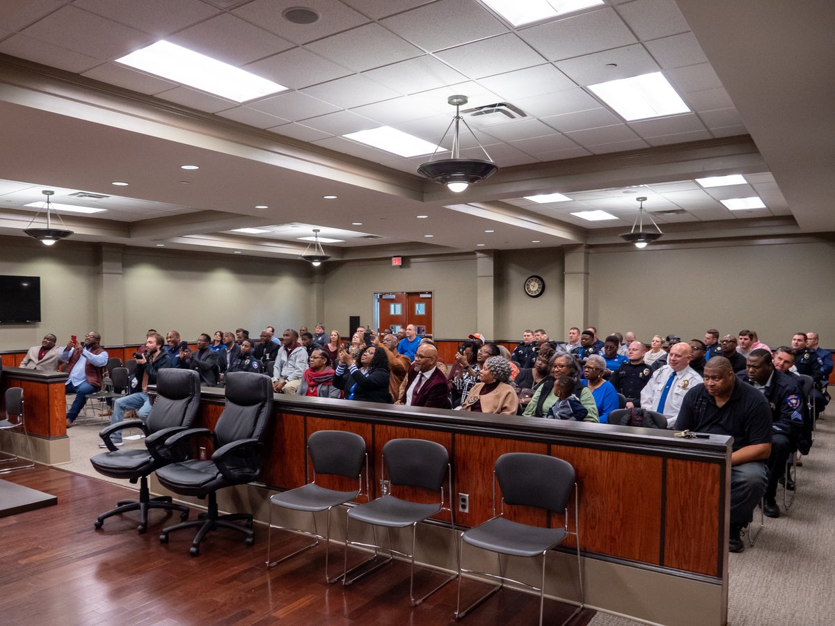 Starkville_PD's tweet image. Chief Mark Ballard and SPD would like to congratulate Assistant Chief of Police Henry Stewart.  Today, Assistant Chief Stewart was sworn in by Mayor Lynn Spruill. @bighurt1914 @lynn_spruill 

More photos and info: facebook.com/starkvillepd/p…