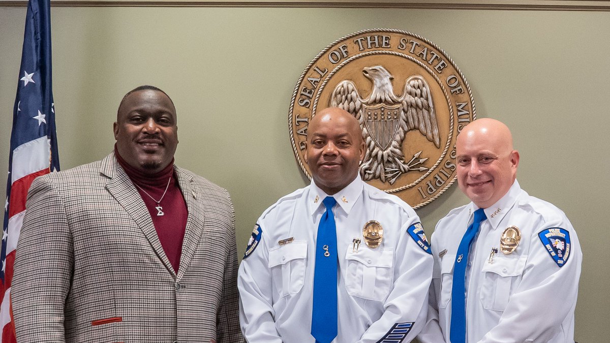 Starkville_PD's tweet image. Chief Mark Ballard and SPD would like to congratulate Assistant Chief of Police Henry Stewart.  Today, Assistant Chief Stewart was sworn in by Mayor Lynn Spruill. @bighurt1914 @lynn_spruill 

More photos and info: facebook.com/starkvillepd/p…