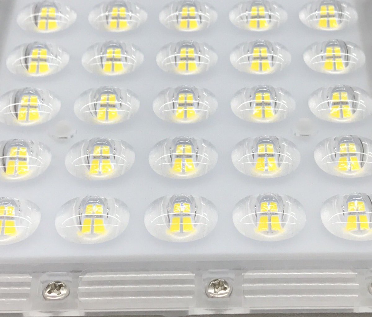 annchenled's tweet image. Led parking lot with type III light distribution.  #ledarealight #ledparkinglot #ledstreet #roadlighting