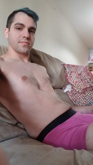 I'm digging these pink/purple undies https://t.co/XsyhincgAa