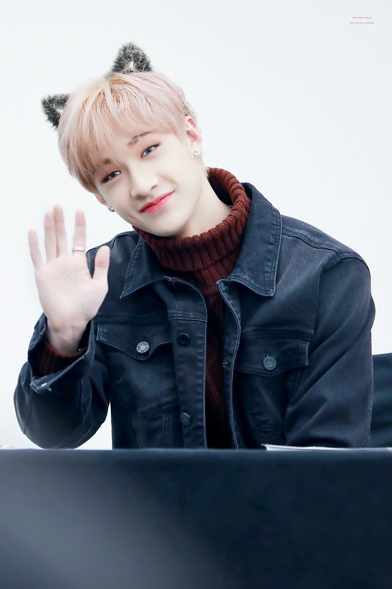 This pink hair chan set really had me obsessed with him; it’s the beginning ㅠㅠ  #방찬  #BangChan  #Chris  #CB97  #StrayKids — (5/366)