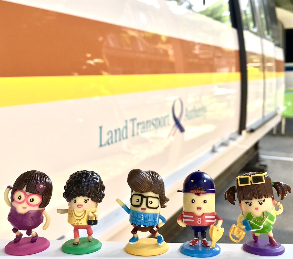 LTAsg's tweet photo. Get up close with our #ThoughtfulBunch at the #TEL1 Open House today! 🎪
Catch them at the Meet & Greet sessions and join in their dance at 11am, 2pm and 3.30pm! 🕺💃
Hurry down to the #TEL Woodlands station now! 🏃♂️
#TEL1Opening #WoodlandsWonderland https://t.co/JGkrcfP7hH