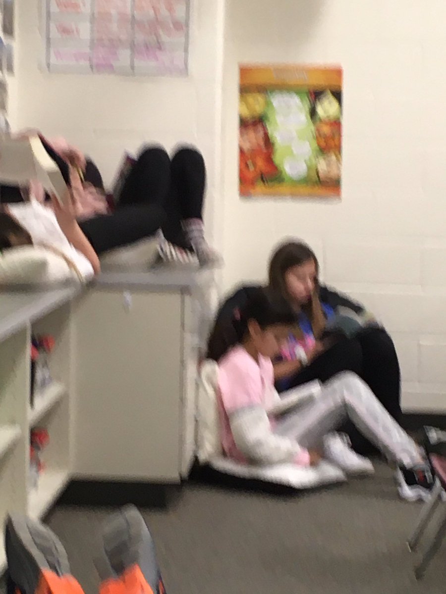 Smith5Cassidy's tweet photo. Students really enjoyed their DEAR time today! It was so silent you could hear a pin drop! @Chelsea_Tigers #WeAreChelsea https://t.co/y5al2cC1No