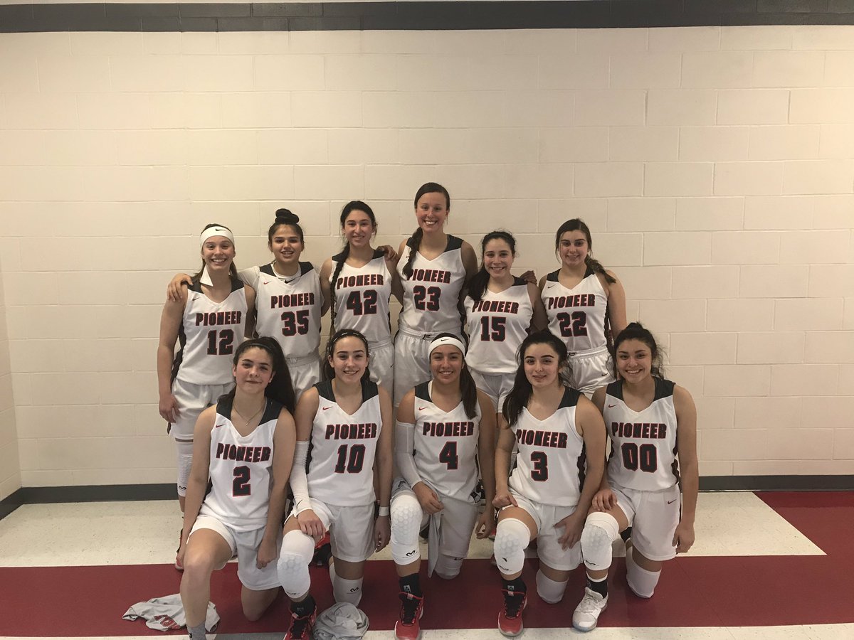 DBack_GHoops's tweet photo. Our bench stepped it up tonight against PSJA Memorial 46-39 win to move 5-0 in district play. Total team victory! #ELEVENSTRONG #WEWILLTAKEIT https://t.co/y5Cv5YQeex