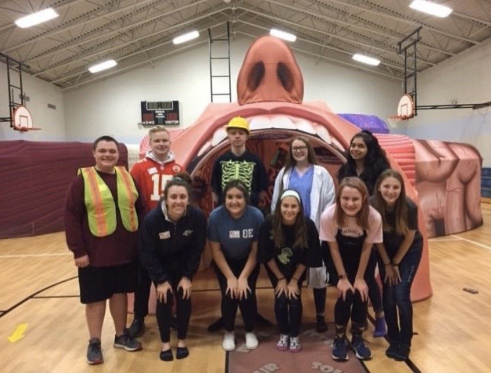 OlatheFutureEd's tweet photo. If you thought an of body experience was neat, try venturing inside! FEA had a blast helping @colefamilyfour today and teaching about the human body #FEA #bodyventure #ehours #bravesouls #allaboutbody https://t.co/kgEcXaSUt3