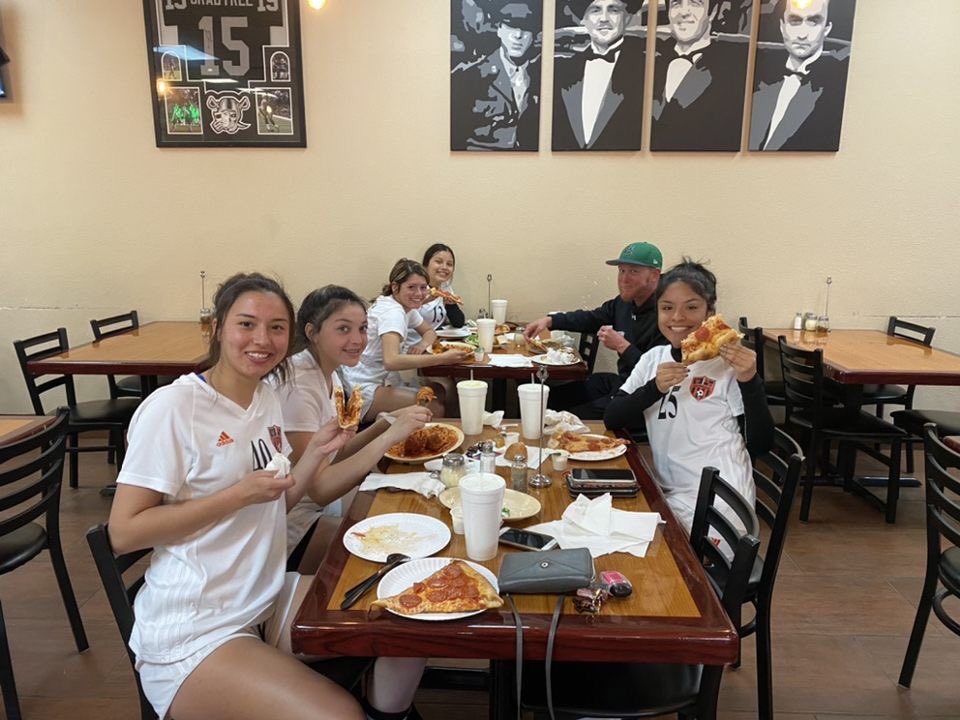 SoccerDemonette's tweet photo. Teaching the girls the good spots to eat and drink coffee when in Lubbock. #OneGuys @sugarbrowns https://t.co/Cm4ANbvMCg