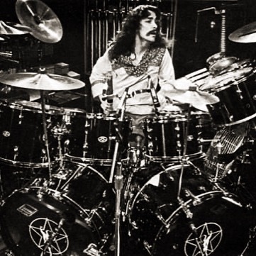 bcooperwv's tweet photo. So sad to hear about Neil Peart. I’m thankful I was able to watch him perform once but sad we will never see his amazing work again. https://t.co/23635CzmEf https://t.co/QAIKjz2yfP