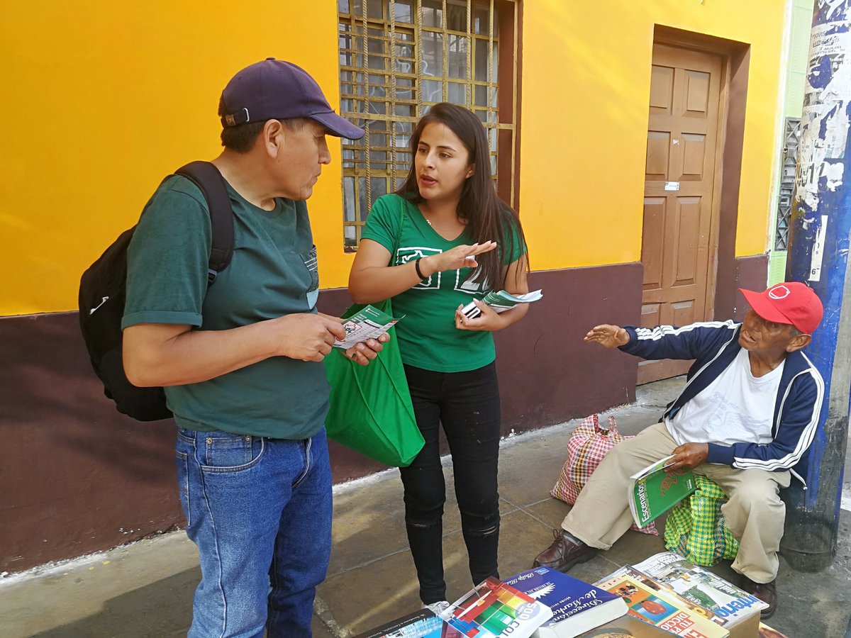 JHonorioVidal's tweet photo. Seguimos firmes llevando la propuesta del @ppc_peru, les comparto algunas fotos de mi recorrido por el Mercado N° 2 de Surquillo 🙋🏻♀️💚🇵🇪
#Ponle20AlCongreso #MarcaElMapa #TuVozEmprendedora https://t.co/mWPNZ9t3Ln