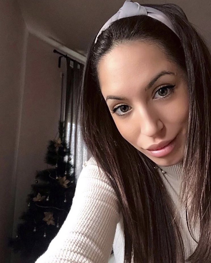 angelicapicklss's tweet photo. Por favor, decidme que no soy la única a la que Melani le recuerda a Momo.
#LaIslaDeLasTentaciones1 #LaIslaDeLasTentaciones https://t.co/ht3rR4rbPq