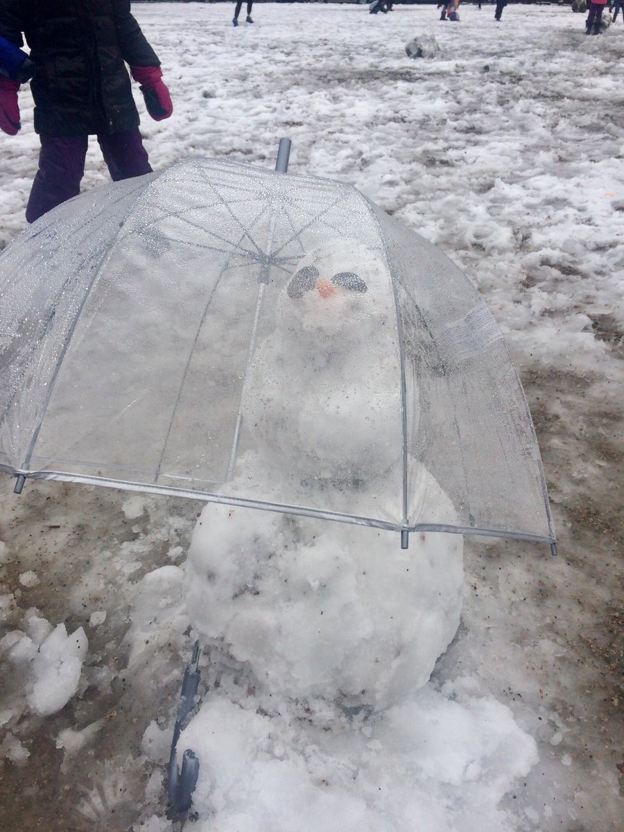 CavellElem's tweet photo. The perfect Vancouver snowman! https://t.co/yuL2tJr8FL