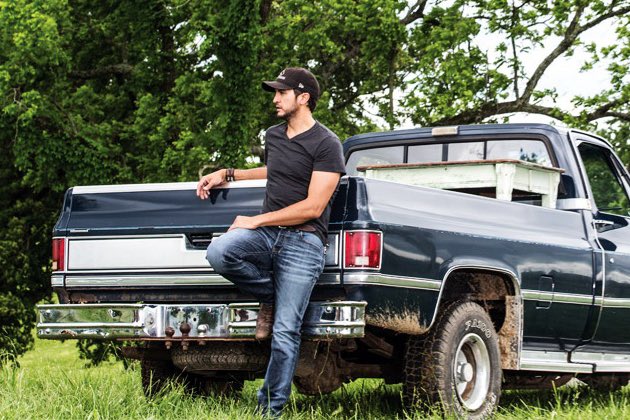abigailebarker's tweet photo. how sophomores with trucks looked sophomore year vs. how sophomores with trucks look senior year https://t.co/auHdu8TCHW