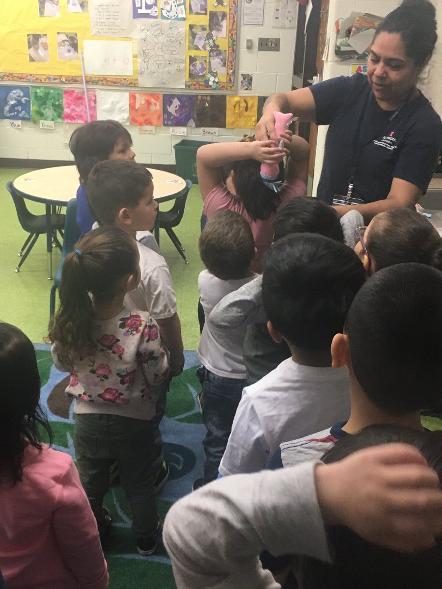 MsSuzanne_HIA's tweet photo. A big thank you to Ms. Patty who taught us the importance of exercise today. We were also brave enough to try broccoli. #hiawathapride https://t.co/EgfS4ZJj31