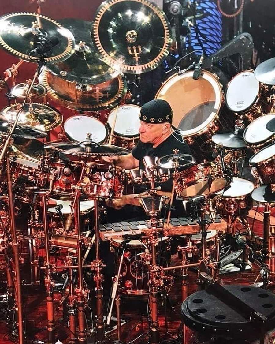 Drumography's tweet photo. A sad day.... R.I.P #neilpeart #drumlegend #RushForever https://t.co/5fHNXwIaGO
