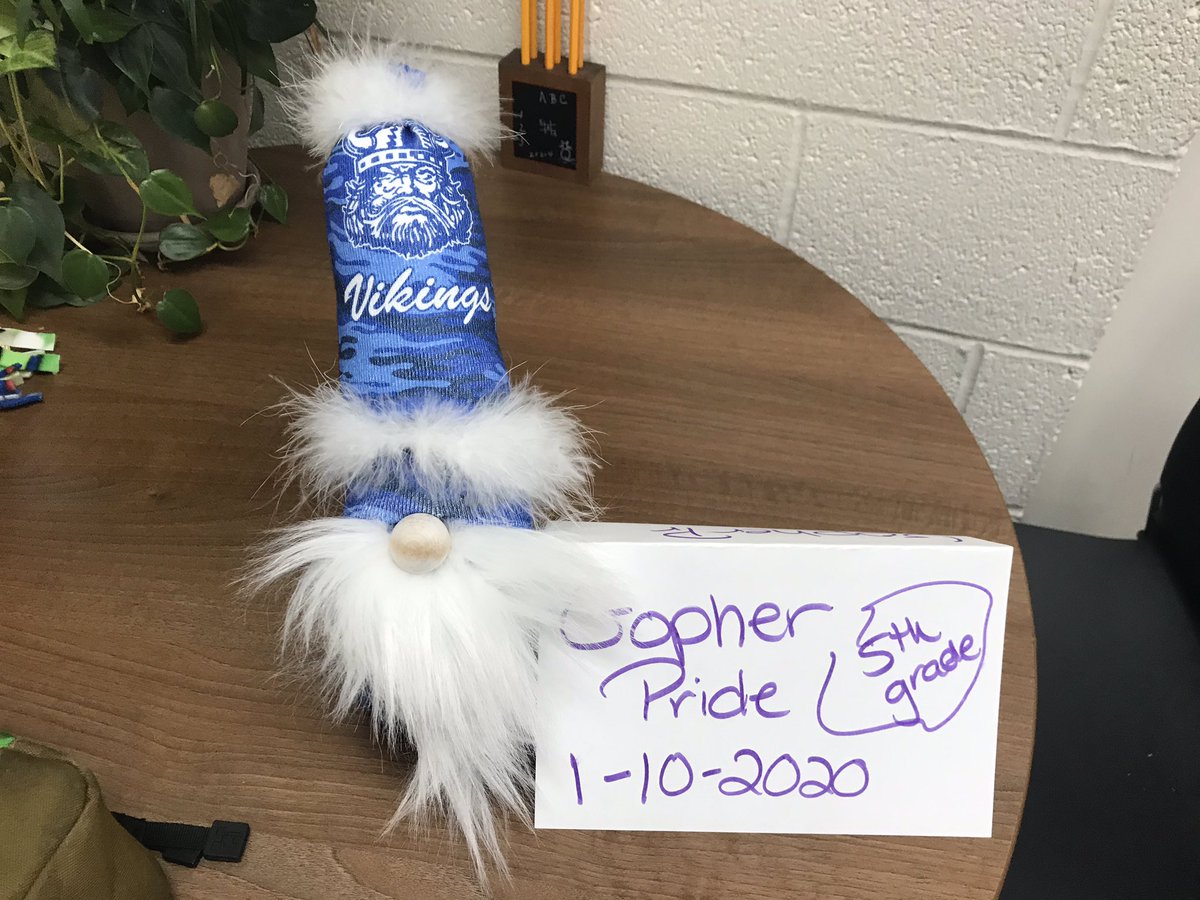 KinderPrincipal's tweet photo. Spirit Friday #faceliftfriday 5th grade won the Spirit Gnome!!! #makeschoolfunagain #moundgophers #gopherpride https://t.co/iq65Ju1PFQ