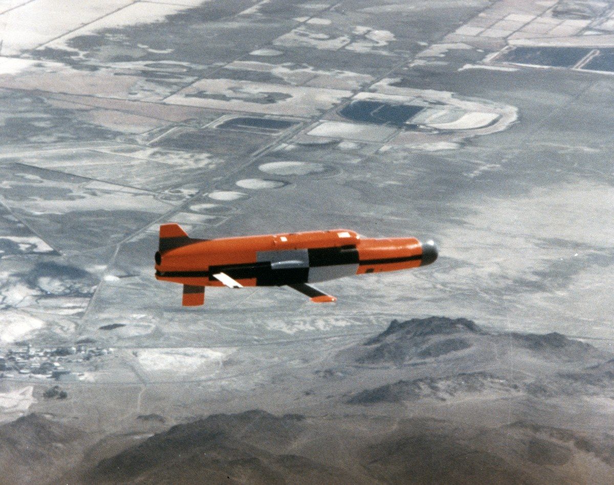 EdwardsAFB's tweet photo. #OTD 10 Jan 1989 - The Strategic Systems Combined Test Force conducted the first free-flight launch of a Tacit Rainbow missile, at the China Lake test range. The missile was launched from a rotary launcher on a B-52 and successfully homed-in on and attacked a radar emitter. https://t.co/ZmXItdAUBG