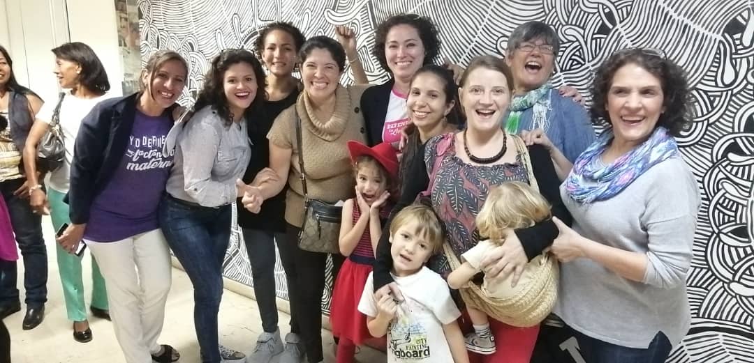 TetasEn's tweet photo. Felicitamos a las compañeras de #Edulacta por el maravilloso documental y por la iniciativa de compartirlo libremente con quienes también somos apasionadxs en la defensa de la #Teta. Agradecemos a las personas e instituciones que nos prestaron su espacio y apoyo para re-unirnos.- https://t.co/ZcpcwSDn6S