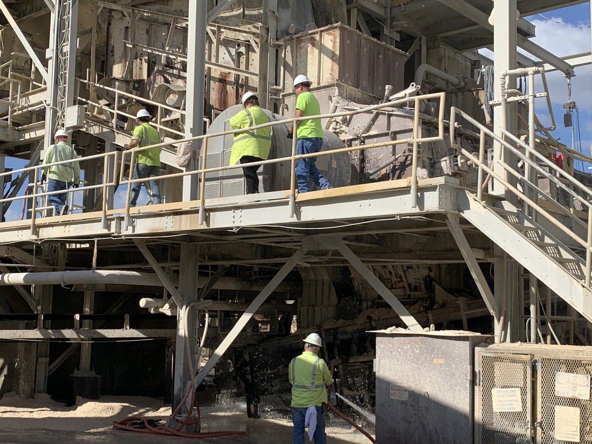 jimwitt26's tweet photo. Targeted inspections for #safetyweek activities on Thursday at the @CEMEX_USA Brooksville Quarry.  Looking for improvement opportunities in working a heights, reducing slip trip and fall hazards and 5S! https://t.co/HOUA758GD3