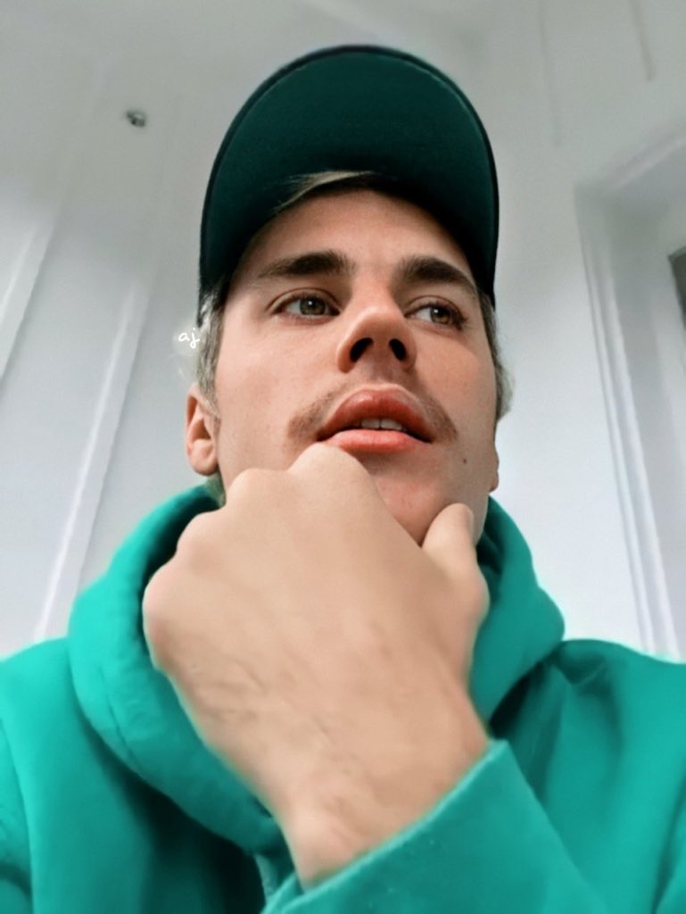 biebernovidade's tweet photo. META: mil comentários aqui com as tags da votação, vamos dar esse prêmio ao Justin. #10000Hours #BestLyrics #iHeartAwards https://t.co/9m1v5fskaK