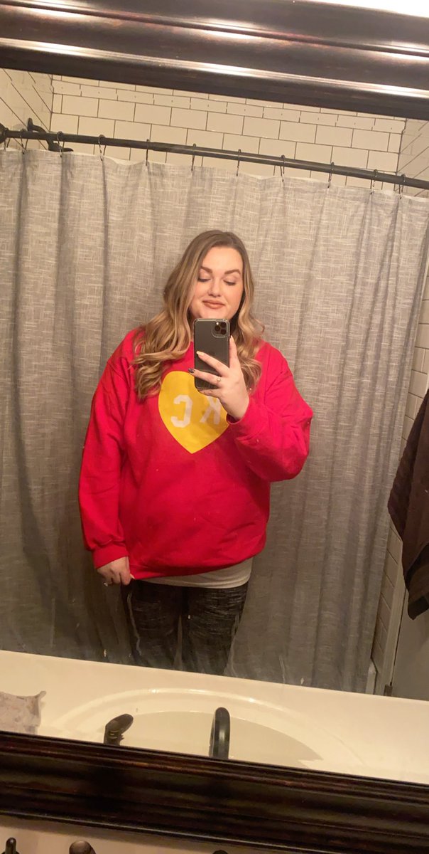 virgomakeup1's tweet photo. Went to the doctor this week and turns out I am down 32 lbs! Cheers to wearing things you haven’t worn in 2 years and they are now baggy! #weightloss #weightlossjourney #PCOS https://t.co/m231gZ1fcR