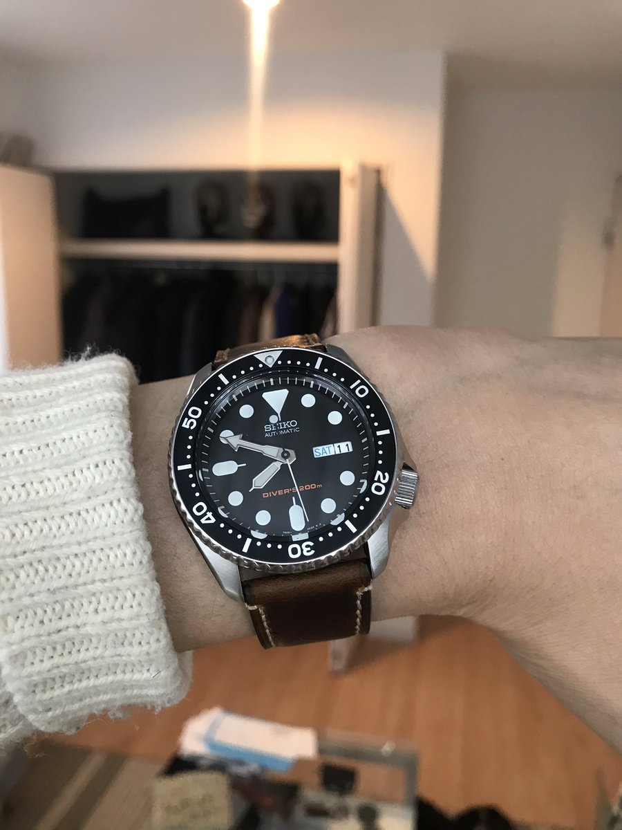 ぬまぬま 3連休初日は家でまったり過ごす予定です 今日はセイコーブラックボーイ デイトが土曜日は青字になるのが気に入ってます セイコー ブラックボーイ Seiko ダイバーズ セイコー5