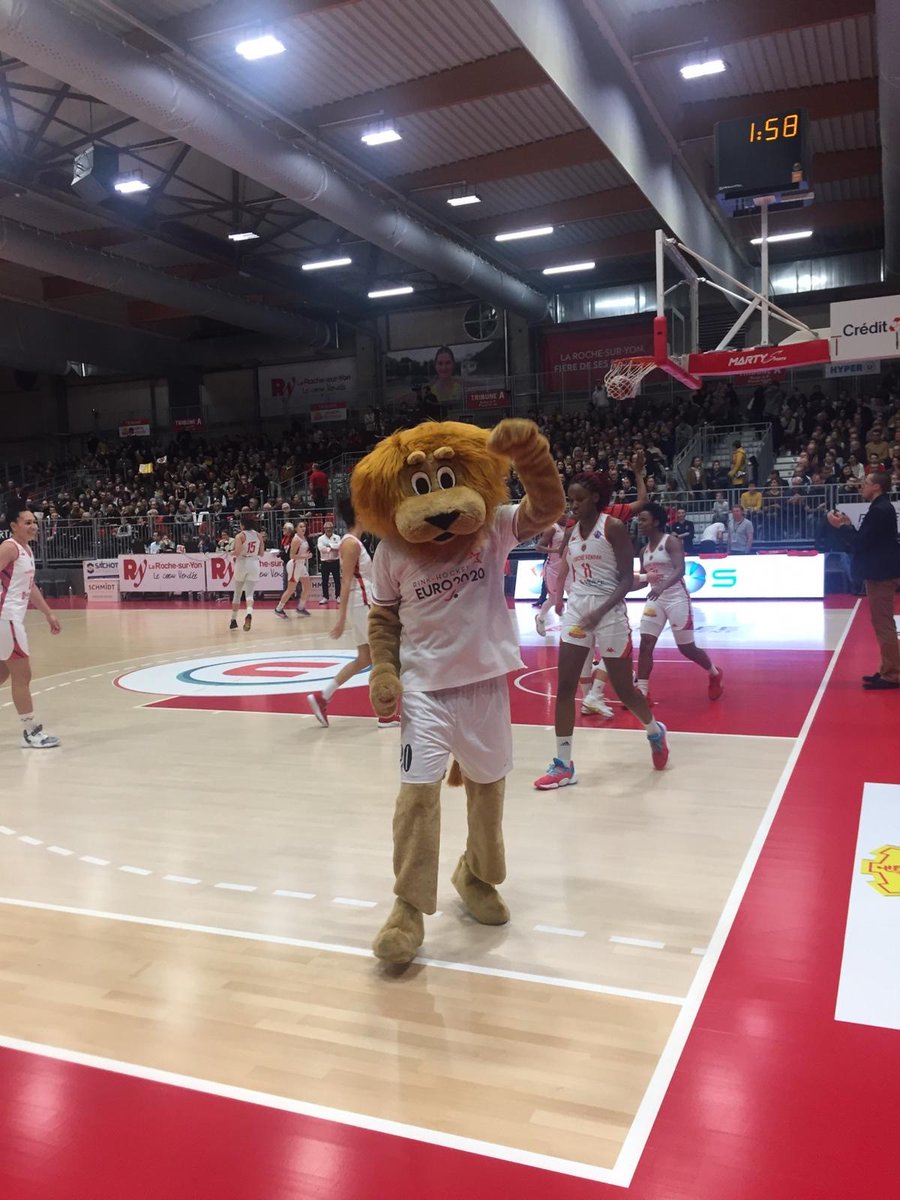 Merci au <a href="/larochevendee/">La Roche Vendée Basket Club</a> pour l'accueil de Rinko, mascotte Officielle de l'Euro 2020.  Un super moment face à 2 500 Spectateurs !