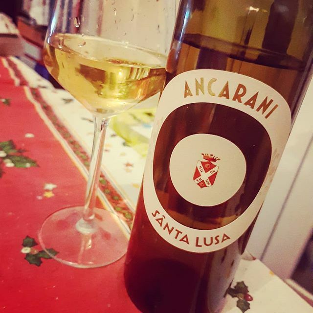 diveteree's tweet photo. 2014, ha aspettato qualche anno in cantina ed ora è perfetta: Delicata e Potente, Santa Lusa, Albana di @ancaranivini .
#albana #romagna #ancarani #vino #wine #wein #vin #vinoitaliano #sommmelier #sommelierlife #winelover #winelife #winestagram #divagazi… https://t.co/xwV31ZwBDZ https://t.co/dsW9eXaN3d