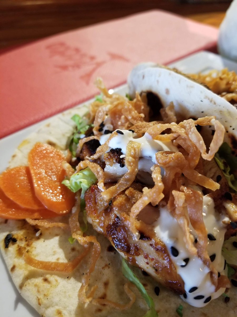 voodoo_tikibar's tweet photo. We know you want some of this goodness! 🌮 Sexy Chicken Hips the Taco: spicy curry marinated chicken, house blue cheese, fried wontons and lettuce.
🍕 Scrooge McDuck Pie: truffle white wine base, confit Duck, green onions and mozzarella. 🤤 #voodootikibarandlounge #voodootikibar https://t.co/lgO5xUwu4c