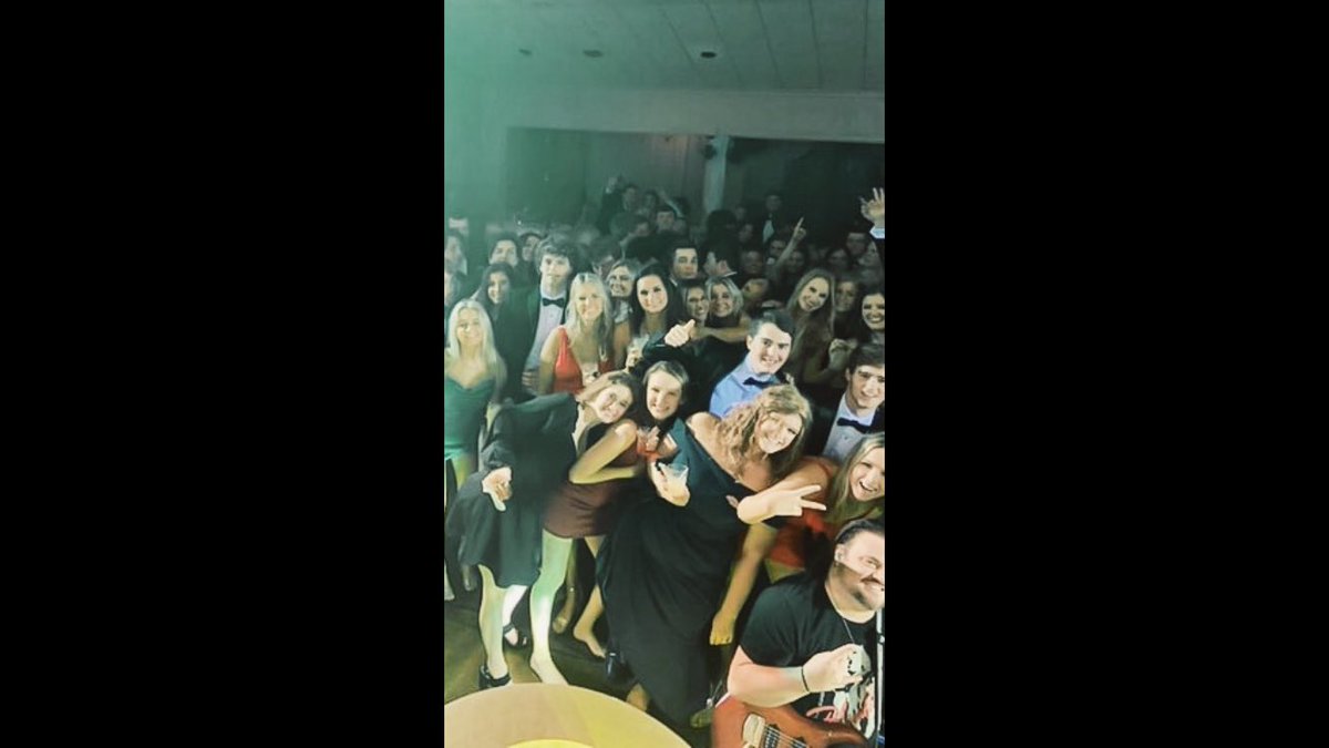 CrescentMoonEnt's tweet photo. Low quality pictures mean it was a high quality time, am I right?! Who else is ready for the weekend🙌🏼
•
•
•
Ft. Spunk Monkees #band #livemusic #booking #event #wedding #collegeparty #corporateevents #cme https://t.co/rx8tVeya2h