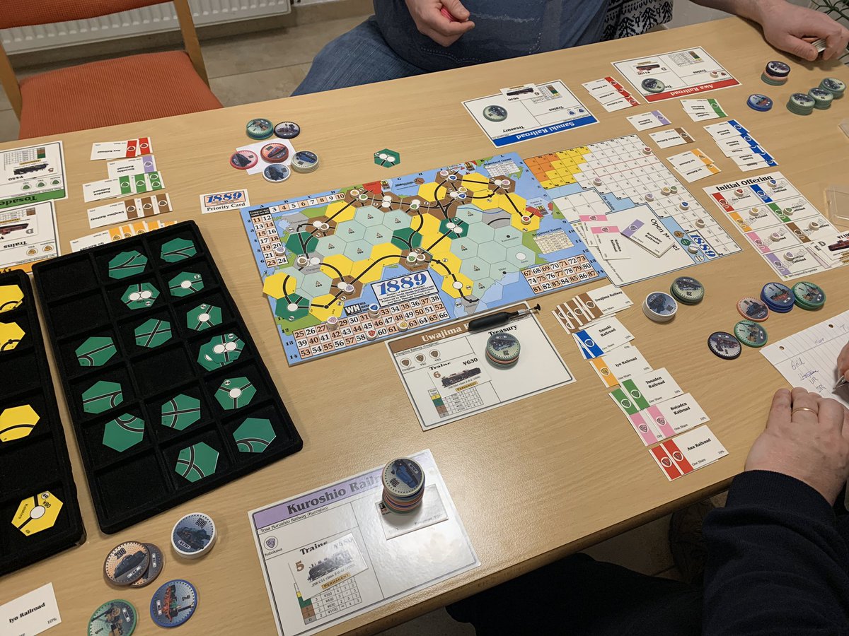 SpielTeckLand's tweet photo. Heute beim #Spieletreff 3 Spiele, 3 mal 4h Spieldauer! #1889 , #Caverna zu sechst und #GuildBallAnstoss! https://t.co/GPeNG3efd2