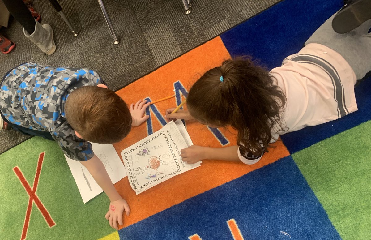 amber28reeves's tweet photo. I love seeing writers come together to help each other revise their stories. #whywisd #rooswrite @bweroos #kinderwriters https://t.co/faZwHcwYPX
