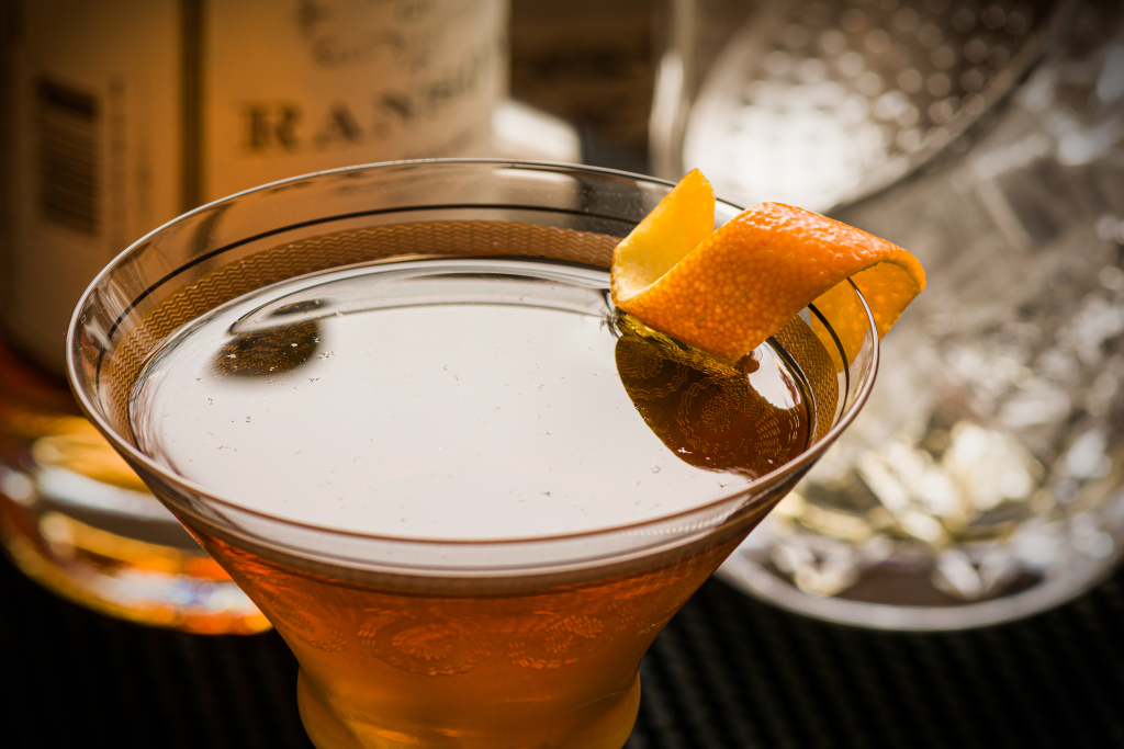 DouglasMFord's tweet photo. A martini with something in it — the Ford Cocktail https://t.co/JsWNcr0Vkv https://t.co/42dv7fFs6O