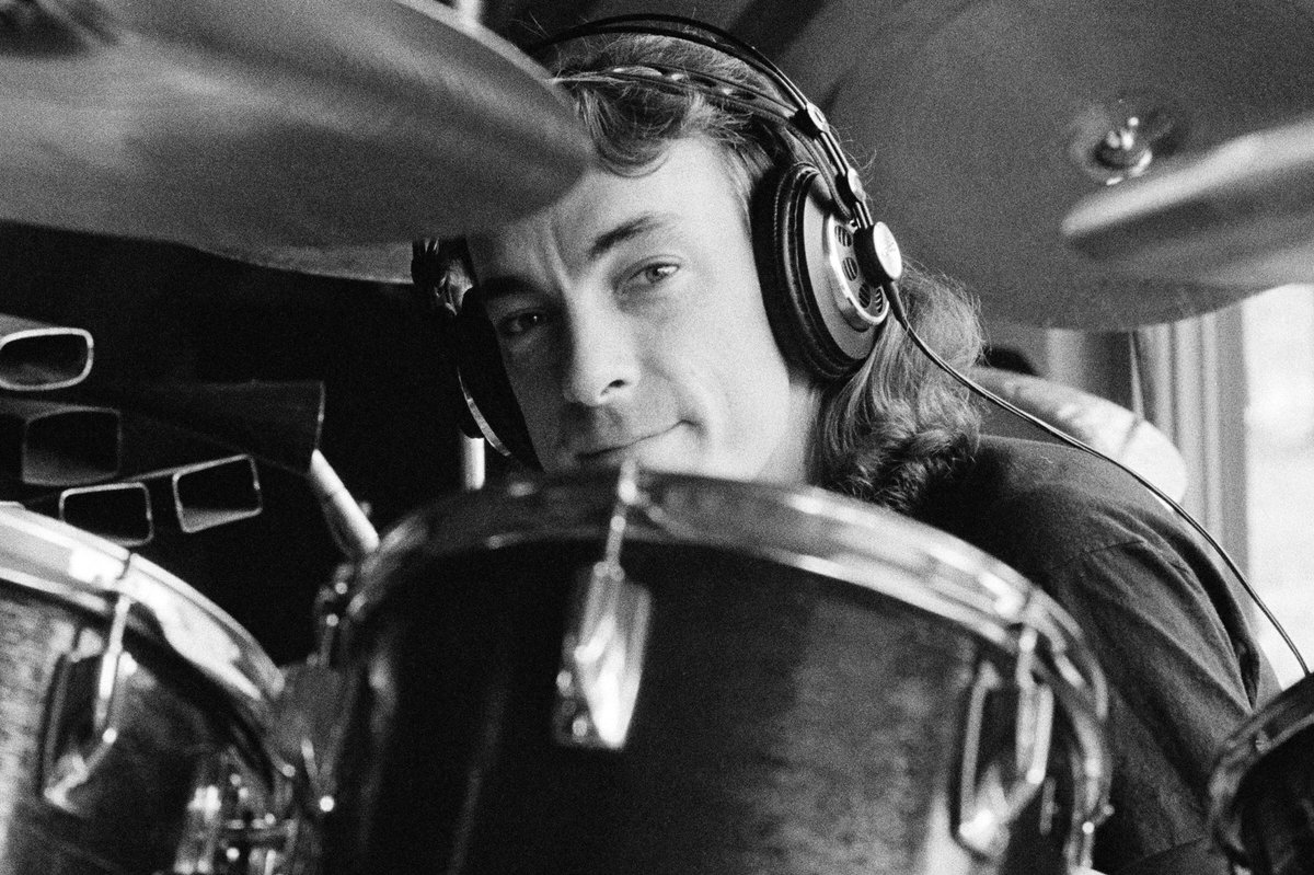 Know that your place in life
Is where you want to be
Don’t let them tell you that
You owe it all to me
Keep on looking forward
No use in looking round
Carry your head above the crowd
And they won’t bring you down #neilpeart