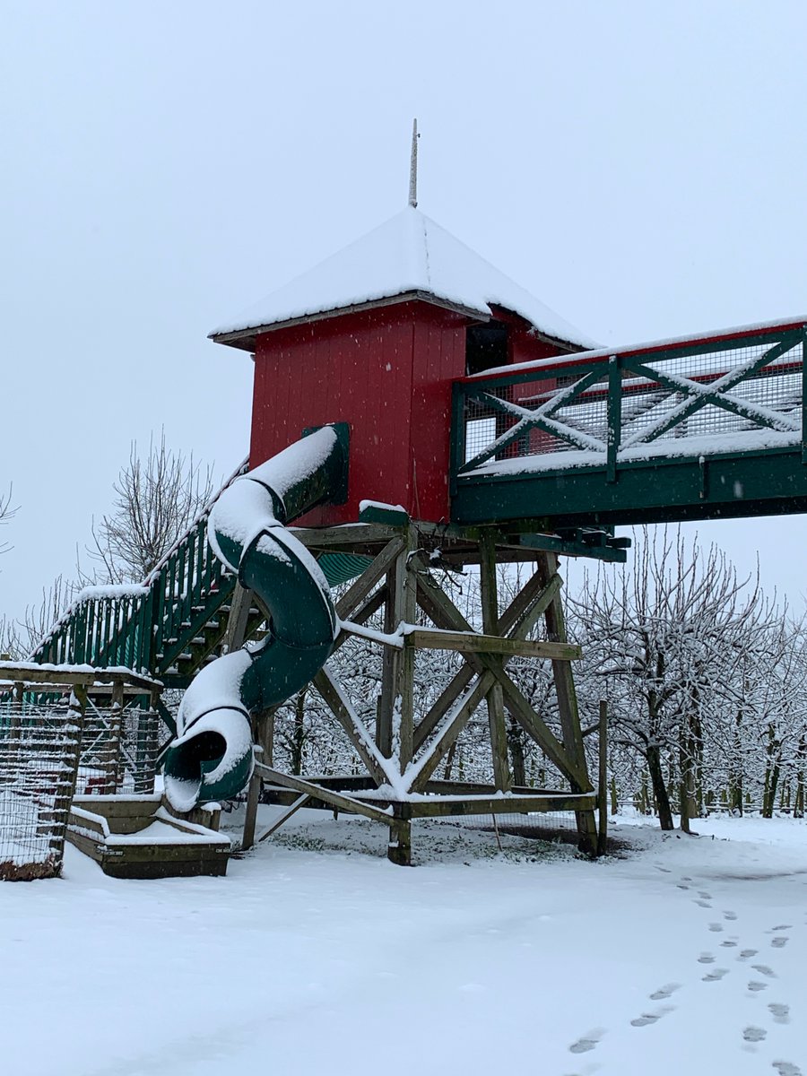 TavesFarms's tweet photo. Our new Cidery building is experiencing its first ever snow! Opening soon! #CircleFarmTour #exploreAbbotsford https://t.co/GzxoPPhXuB