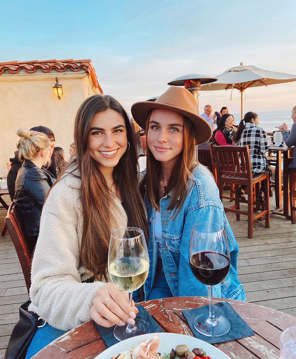 Fridays are best spent on rooftops with good friends &amp; good wine 🍷

▶️View our drink menu here: bit.ly/2zKDG8P

#lagunabeach #laguna #staycation #travel #mylagunabeach #socal
📸: Instagrammer, Paisleyferrin