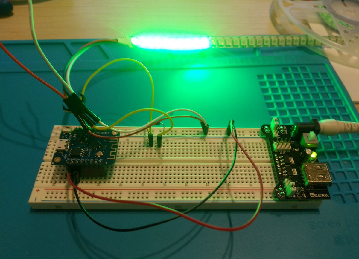 ylmig's tweet image. Monitoring my webserver. green=online, red=off and orange=#d1mini can't connect to wifi #ESP8266 #firststeps