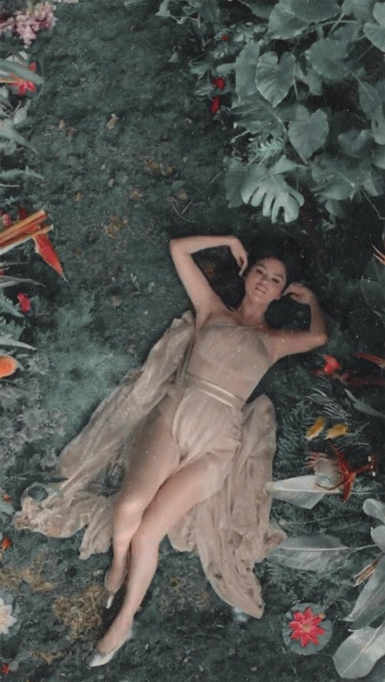 itslwt91's tweet image. •SELENA GOMEZ (#RareMusicVideo) LOCKSCREENS•