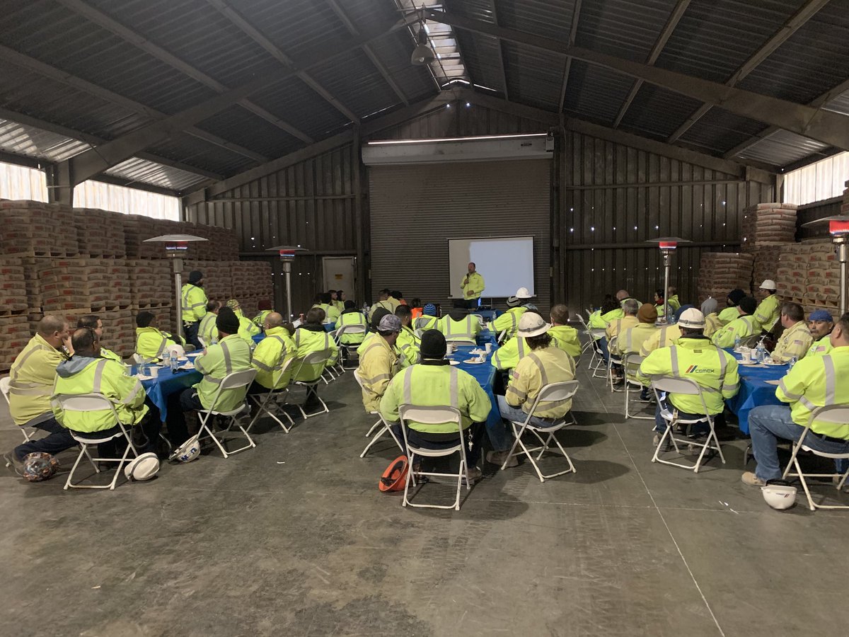 #safetyweek an awesome way to finish  the safety week with the pledge making a strong commitment to Z4L ⁦@CEMEX_USA⁩ ⁦<a href="/Victorville1916/">Victorville Cement</a>⁩