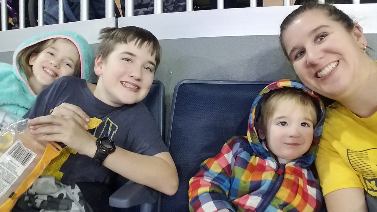 penneykaye's tweet photo. Go Blue!!  #crislerlive https://t.co/rhMMYIQLx2