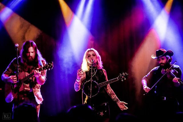 vrtxmag's tweet photo. - @bridgecitysinners at @neumos_ on Dec. 21, 2019
-
📸 @klphotoportland
Link to more photos in bio 👆
#bridgecitysinners #vrtxmag #vortex #music #pdx #pdxmusic #portland #portlandmusic #oregon #washington #northwest #concert #photography #rock #rockb… https://t.co/sbJQQ4vAGo https://t.co/txNNvghIIn