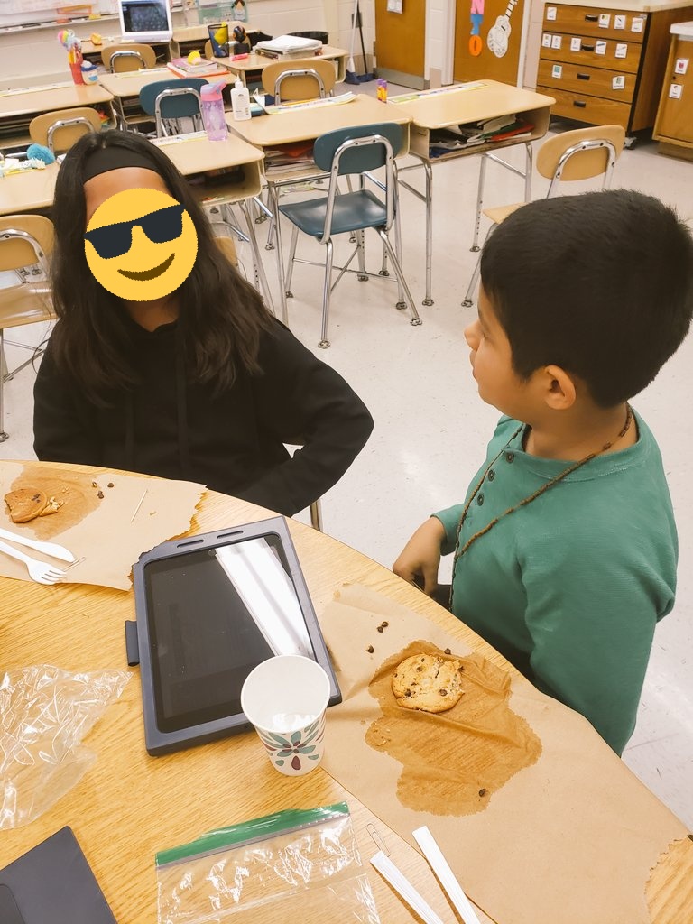 BilingualCDiaz's tweet image. 5th Grade learned how farming affects the Earth's Systems by "mining" for coal! 🍪🍪 #TCIScience #dg58learns #dg58pride