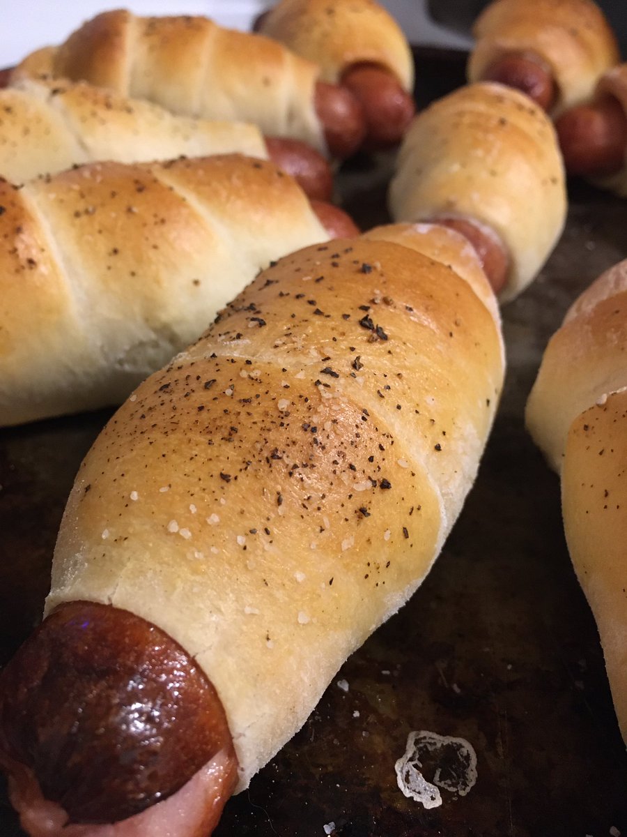 ChefVeronicaKC's tweet photo. Pigs and blankets tonight, oh yeah 😋🥂 https://t.co/5PYsahV8FY https://t.co/sjf5o4KVLN