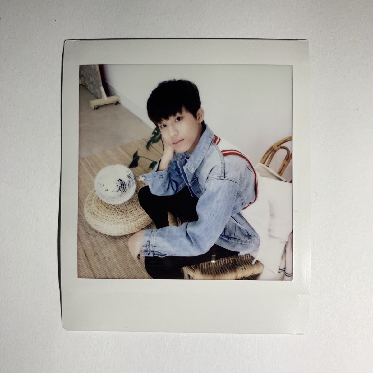ygtreasuremaker's tweet photo. TREASURE EDITORIAL vol.1 <POLAROID CUT>

#TREASURE #트레저 #TREASURE_EDITORIAL #vol_1 #POLAROID #BEHIND #YG https://t.co/wc2a61MdhR
